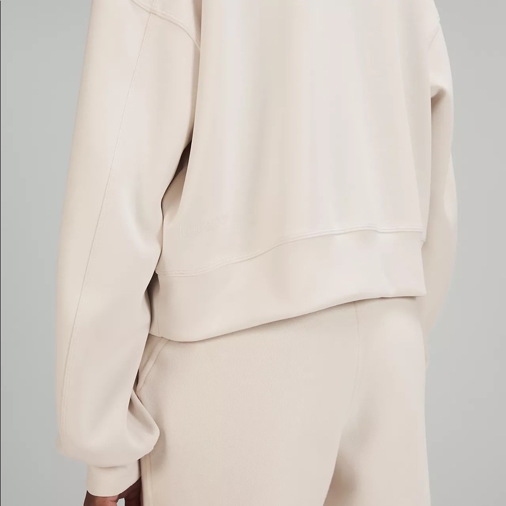 Perfectly Oversized Cropped Crew 
Softstreme in White Opal size 4 WORN ONCE